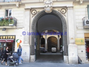 ingresso portone albergo